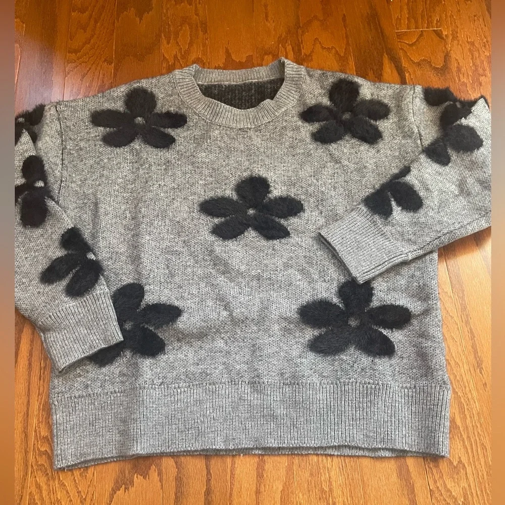Mod Gray Floral Knit Sweater | Black Flower Detail | Relaxed Fit - Picture 7 of 16